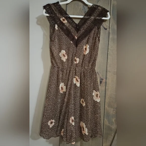 H&M Chiffon Romper brown and pink floral. Size 4 - Picture 7 of 11